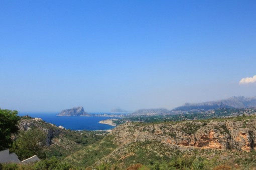 View to the sea and the Peñón de Ifach